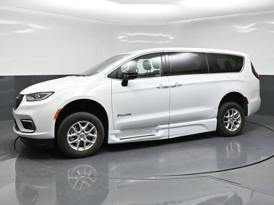Used 2024 Chrysler Pacifica Touring L - BraunAbility Side Entry In Floor Automatic Ramp