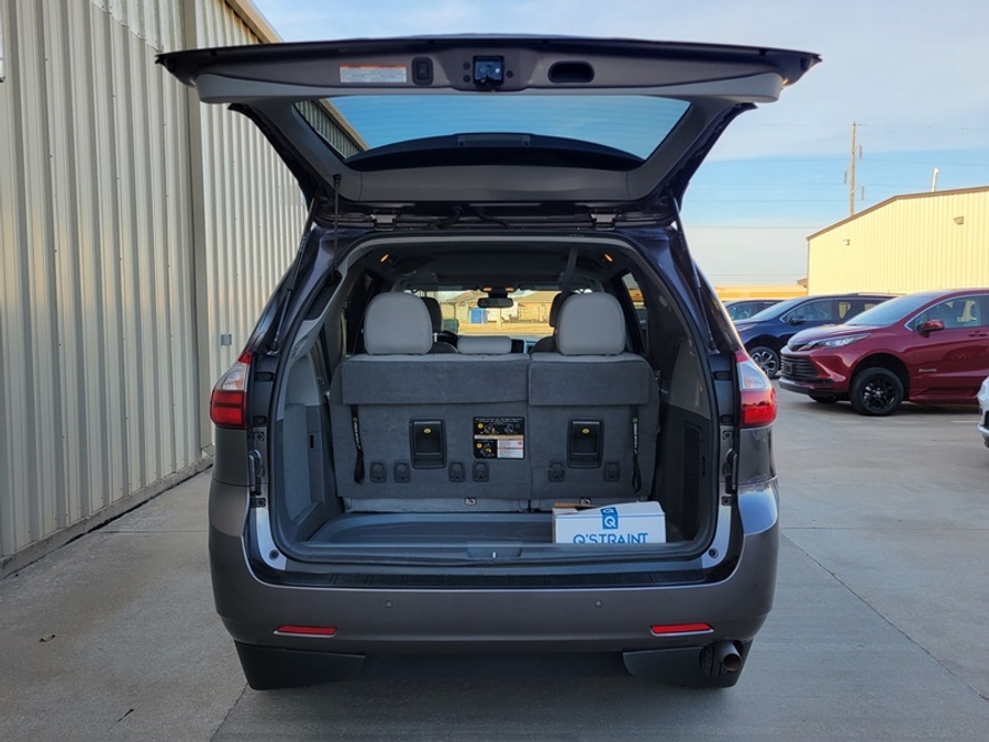 Used 2020 Toyota Sienna XLE Base - VMI Side Entry Entry In Floor Automatic Ramp