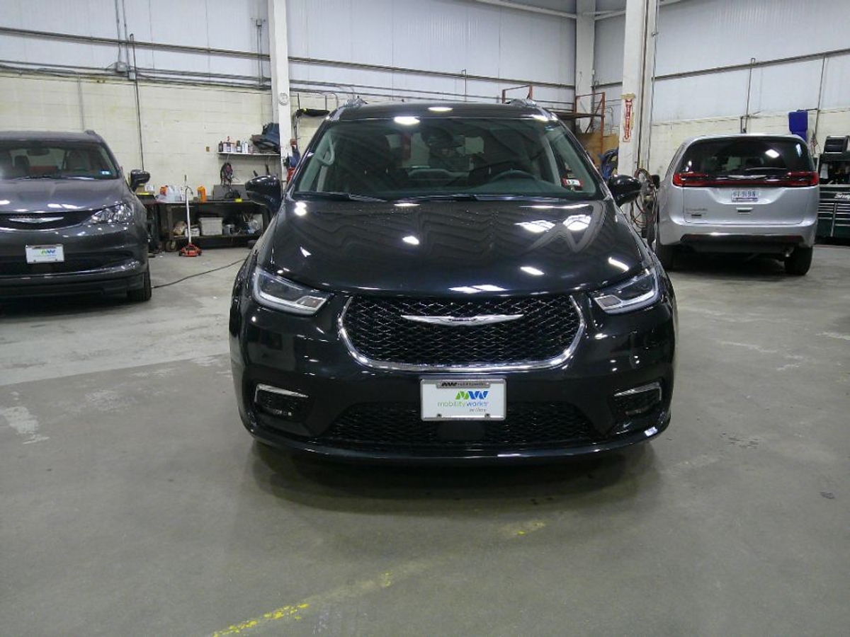 2022 CHRYSLER PACIFICA - Image 5