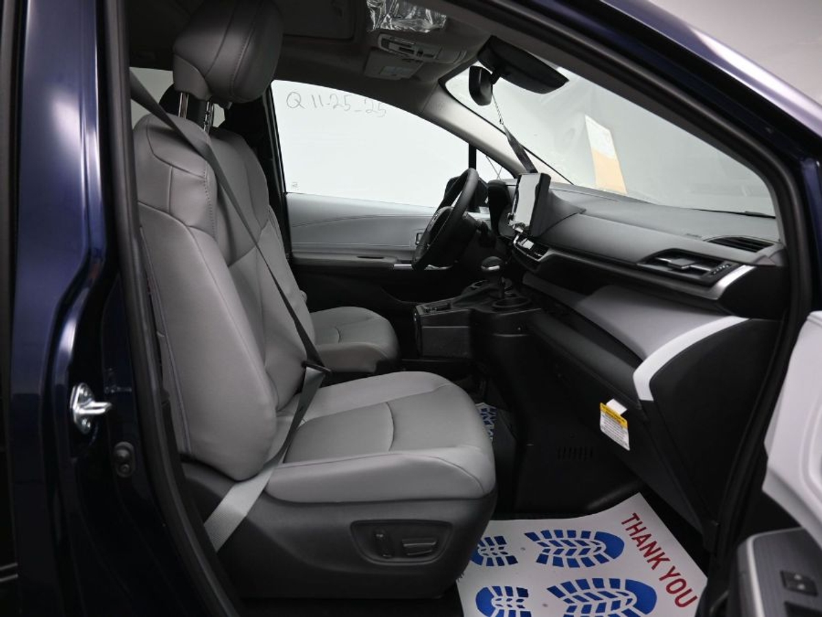 2025 TOYOTA SIENNA - Image 9