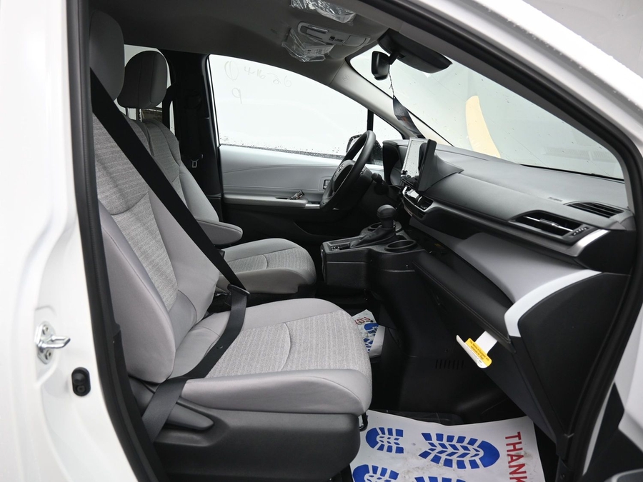 New 2026 Toyota Sienna Hybrid LE - BraunAbility Side Entry Entry Fold Out Automatic Ramp