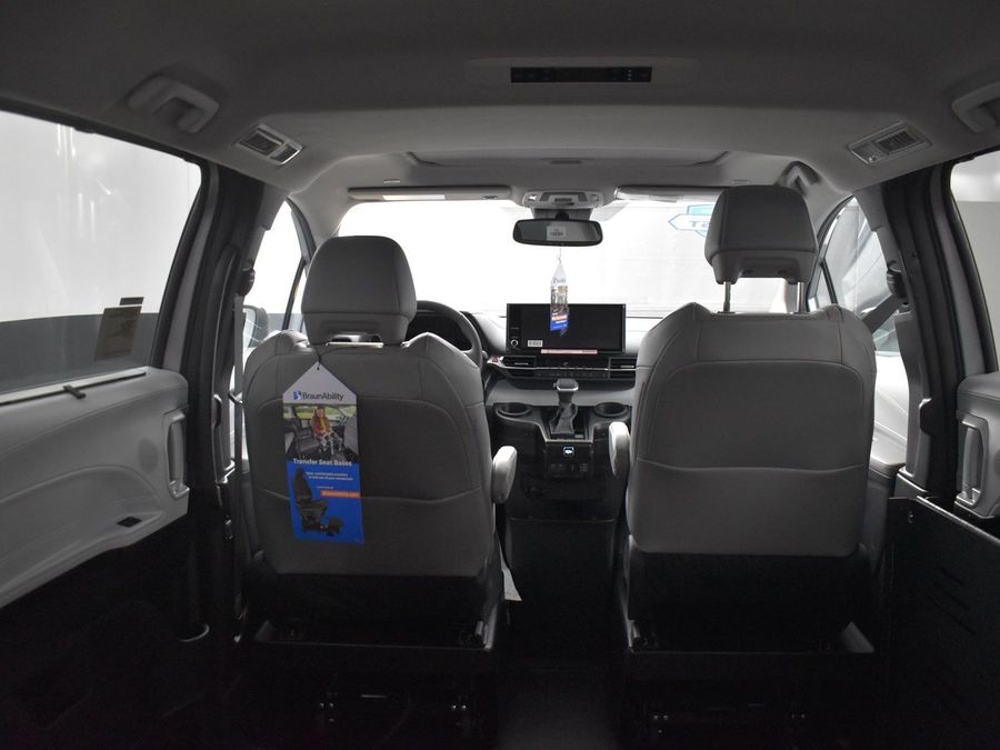 New 2025 Toyota Sienna Hybrid XLE Base - BraunAbility Side Entry Entry Fold Out Automatic Ramp