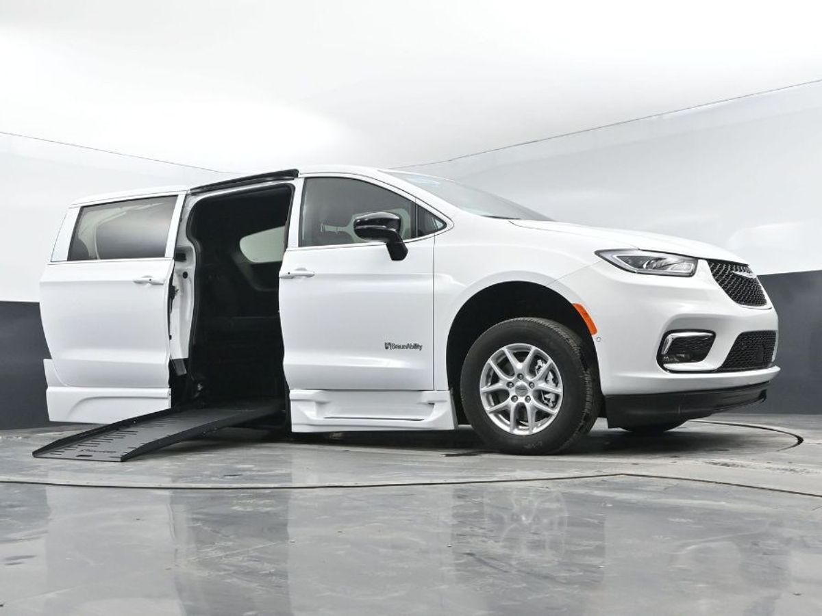 2025 CHRYSLER PACIFICA - Image 10