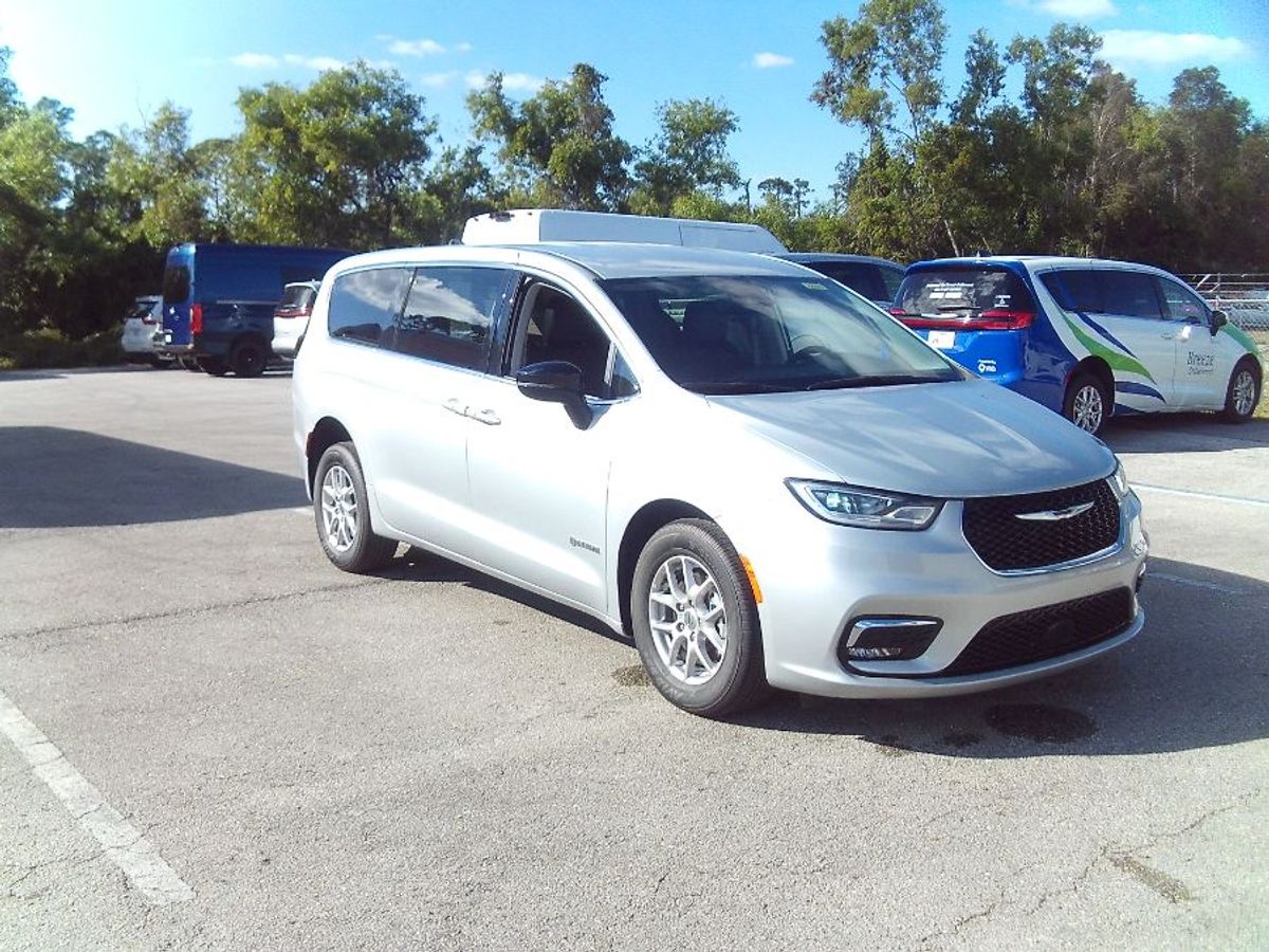 2024 CHRYSLER PACIFICA - Image 8