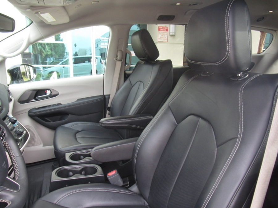 Used 2024 Chrysler Pacifica Touring L - BraunAbility Side Entry Entry Fold Out Automatic Ramp