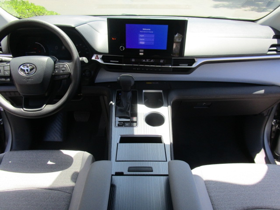 New 2026 Toyota Sienna Hybrid LE - Vantage Mobility Commercial Rear Entry Entry Fold Out Manual Ramp
