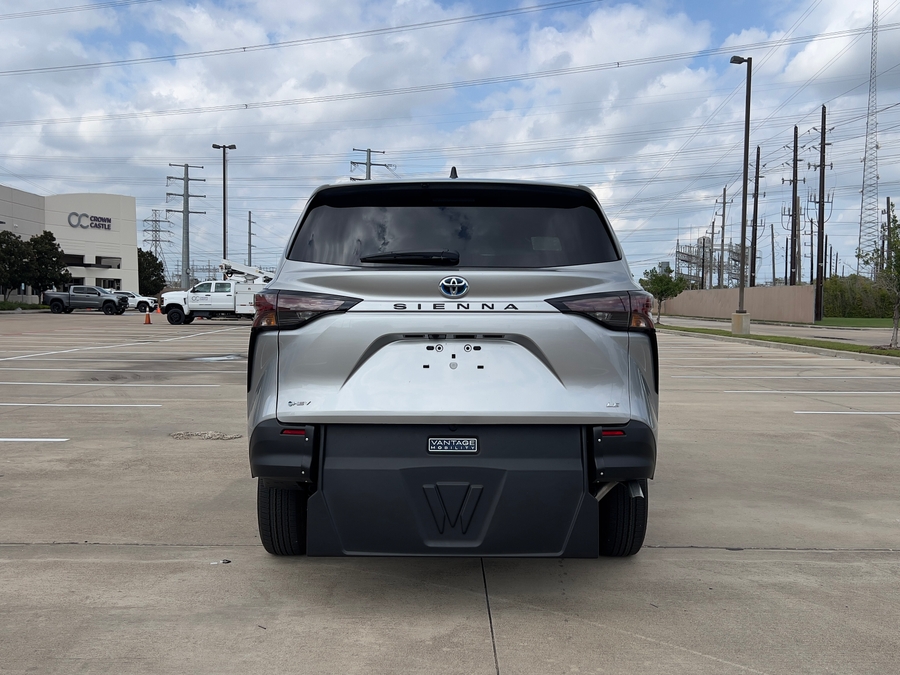 New 2025 Toyota Sienna Hybrid LE - Vantage Mobility Commercial Rear Entry Entry Fold Out Manual Ramp