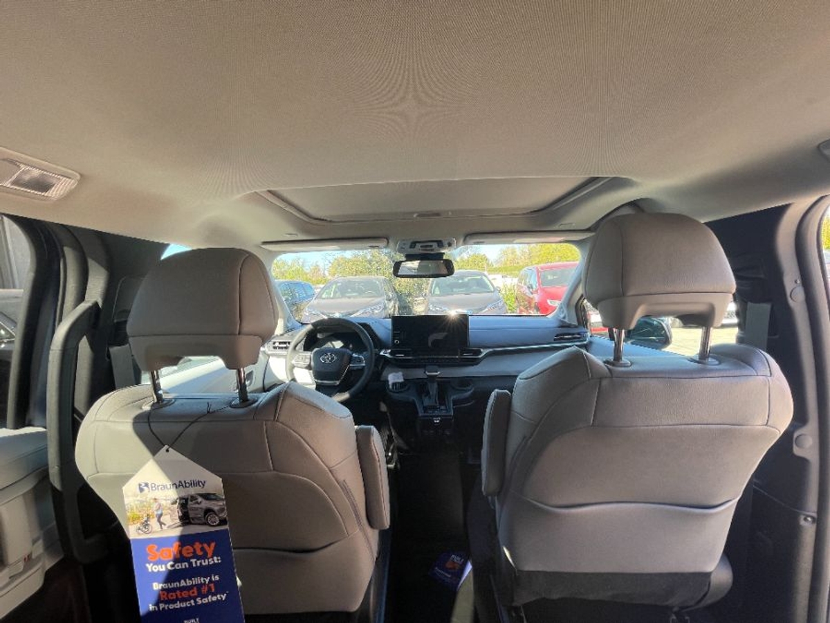 2025 TOYOTA SIENNA - Image 8