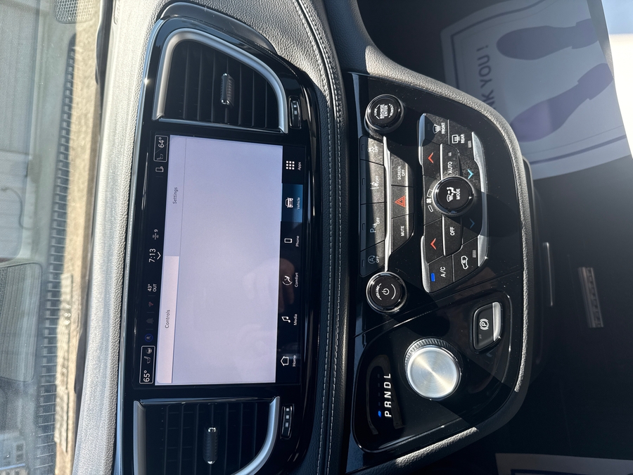 Silver Chrysler Pacifica image number 2