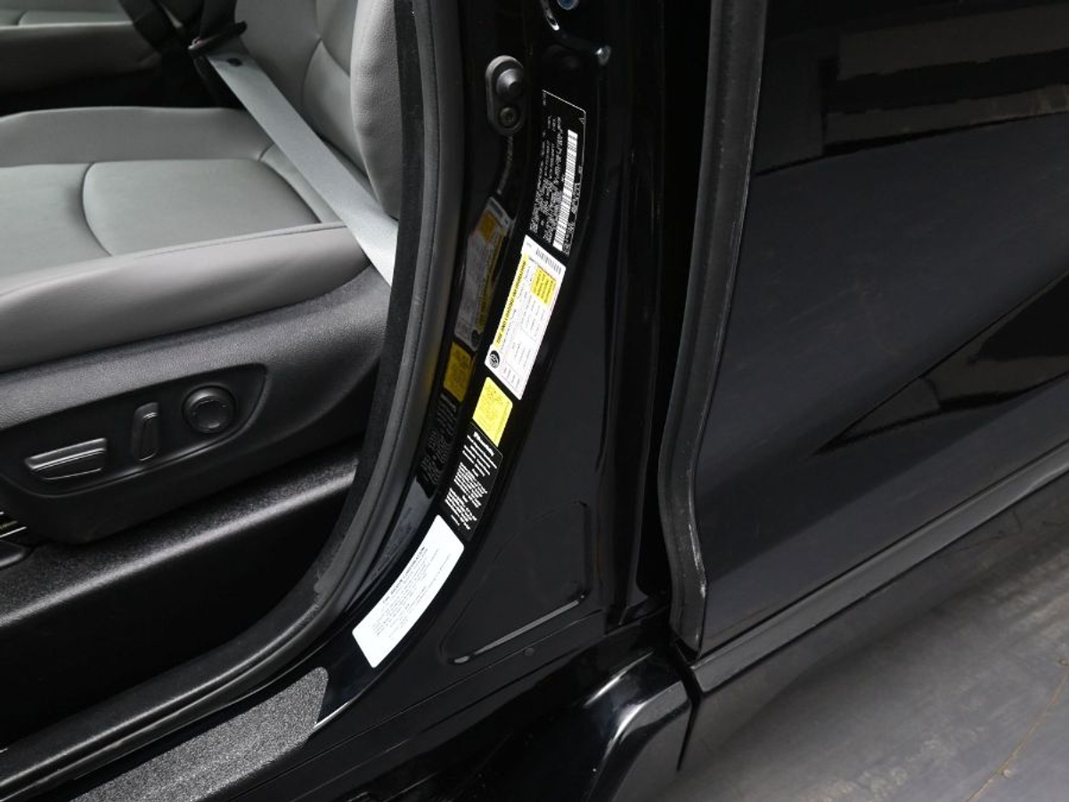 Black Toyota Sienna image number 16