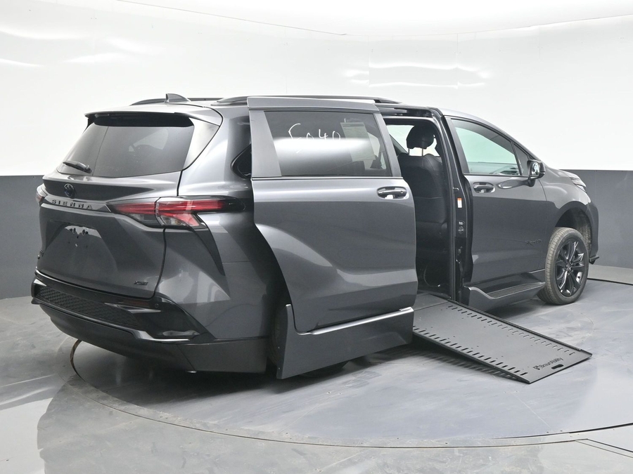 New 2025 Toyota Sienna Hybrid XSE Sport - BraunAbility Side Entry Entry In Floor Automatic Ramp