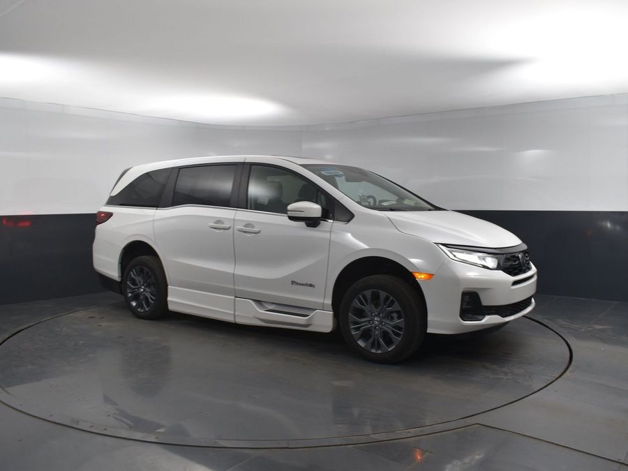 New 2025 Honda Odyssey Touring - BraunAbility Side Entry Entry In Floor Automatic Ramp