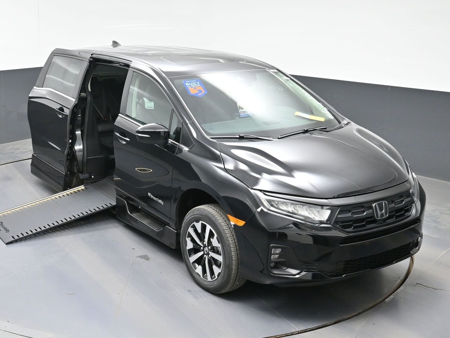 Black Honda Odyssey image number 20