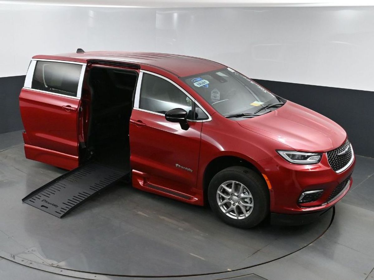 2025 CHRYSLER PACIFICA - Image 22