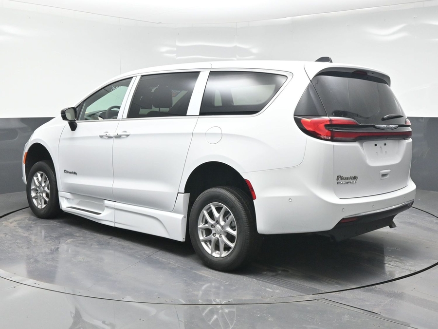 New 2025 Chrysler Pacifica Select Safety - BraunAbility Side Entry Entry Fold Out Automatic Ramp