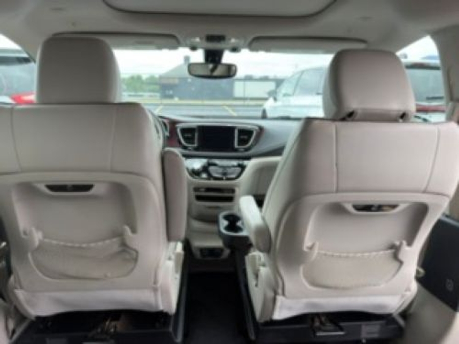 Used 2020 Chrysler Pacifica Limited - BraunAbility Side Entry Fold Out Automatic Ramp
