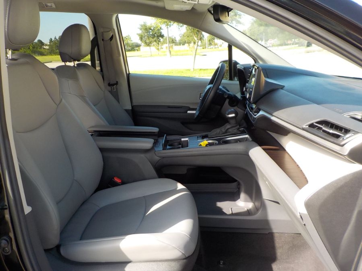 2024 TOYOTA SIENNA - Image 13