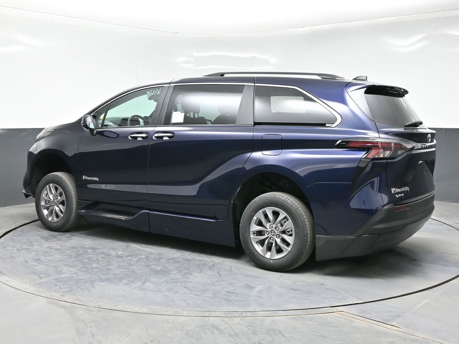 New 2026 Toyota Sienna Hybrid XLE Plus - BraunAbility Side Entry Entry Fold Out Automatic Ramp