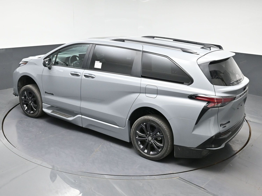 New 2026 Toyota Sienna Hybrid XSE Sport - BraunAbility Side Entry Fold Out Automatic Ramp