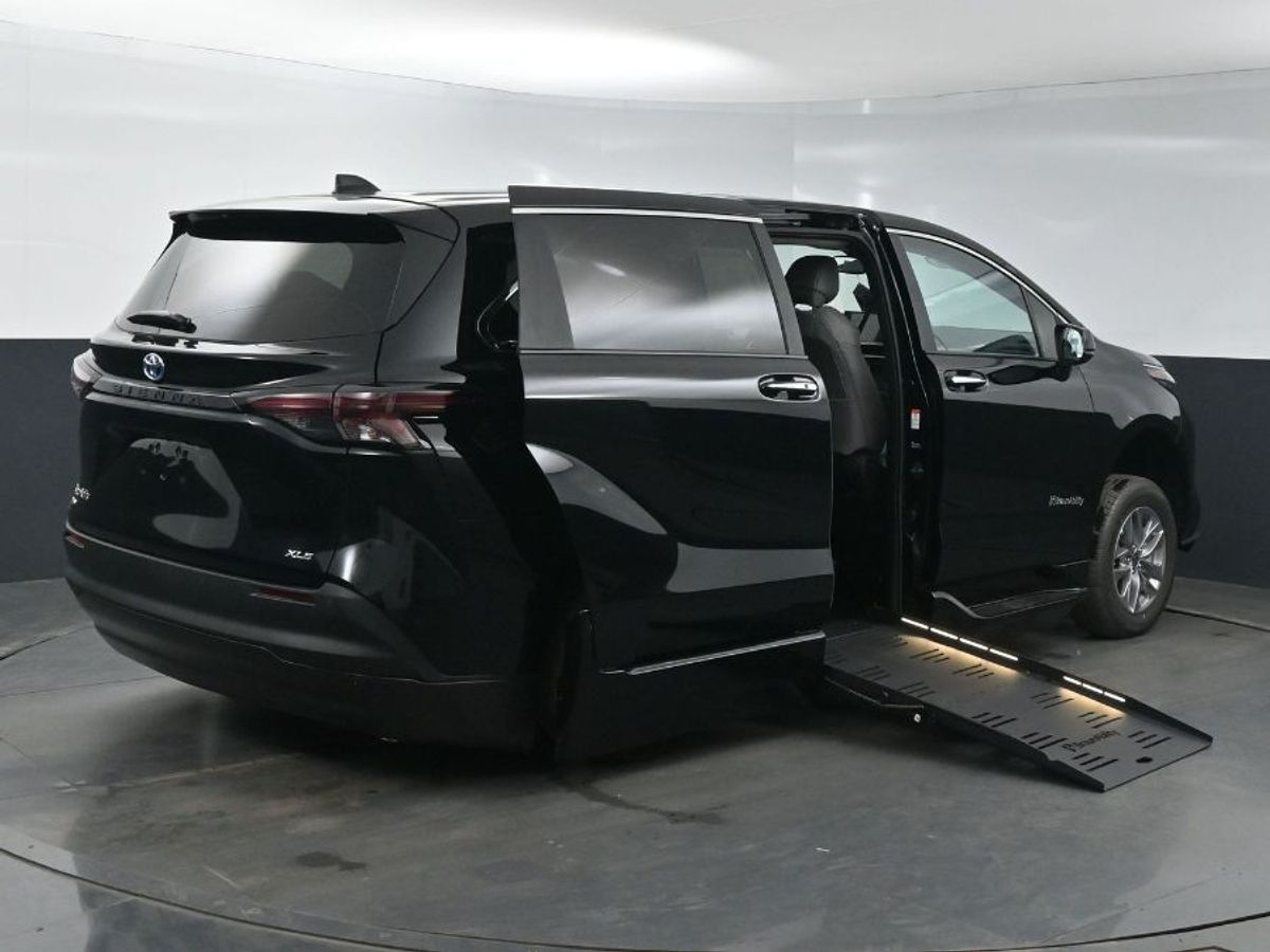 2025 TOYOTA SIENNA - Image 7