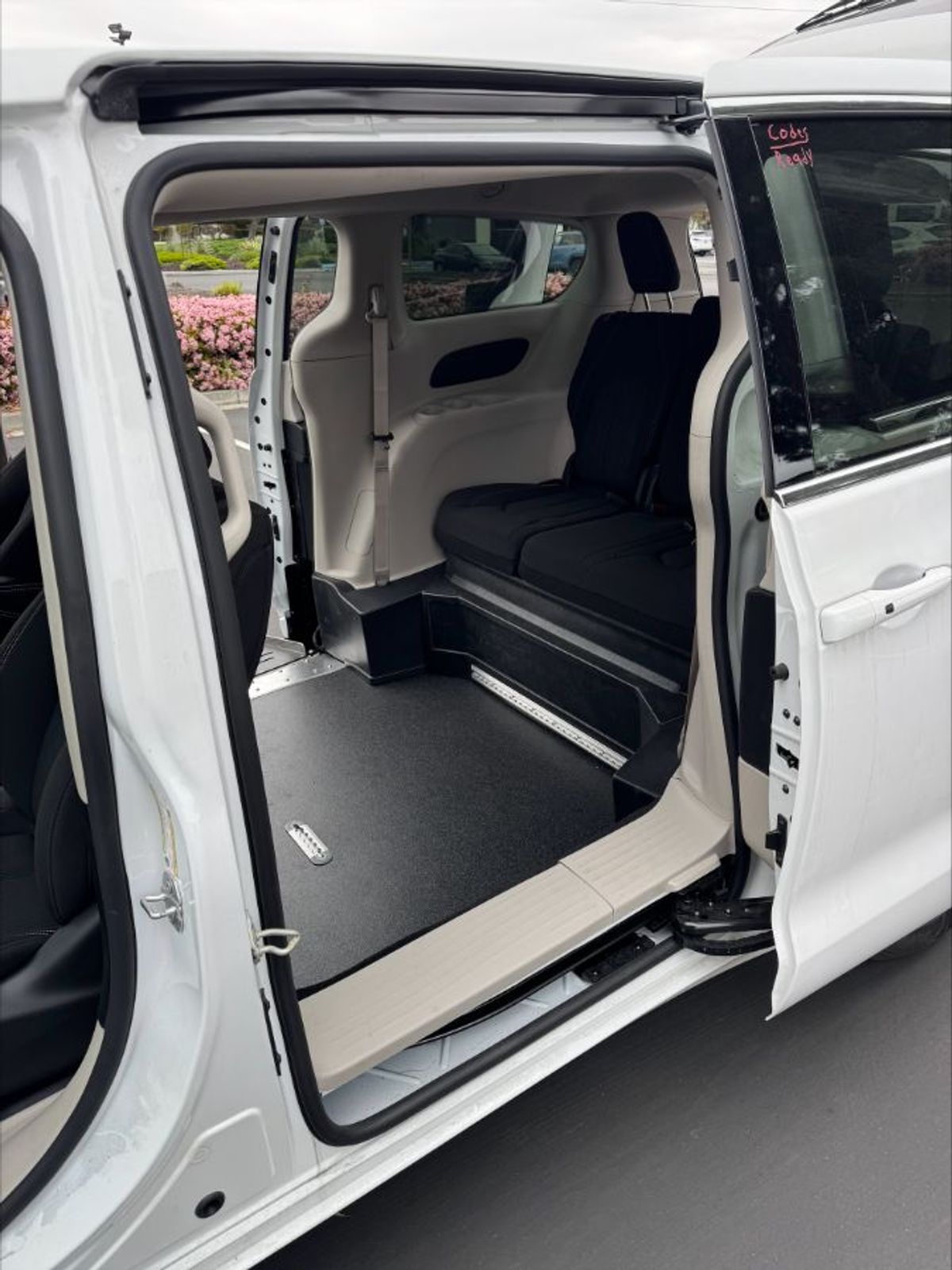 2024 CHRYSLER VOYAGER - Image 13