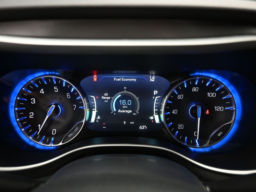 Silver Chrysler Voyager image number 14