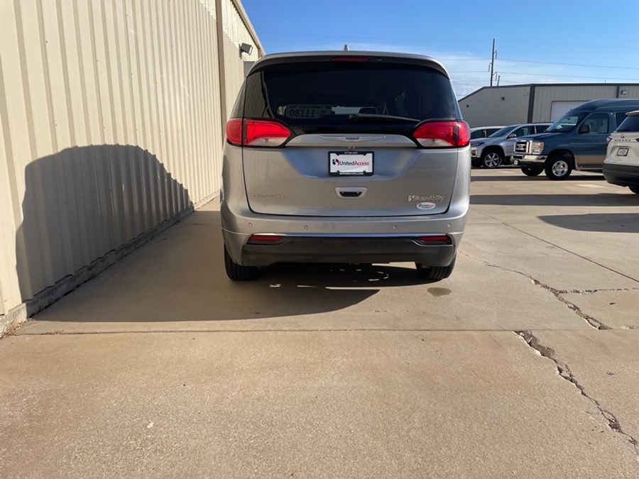 Used 2018 Chrysler Pacifica Touring L - BraunAbility Side Entry Fold Out Automatic Ramp