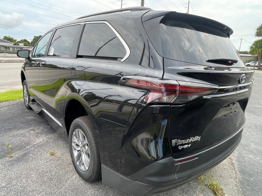 Black Toyota Sienna image number 2