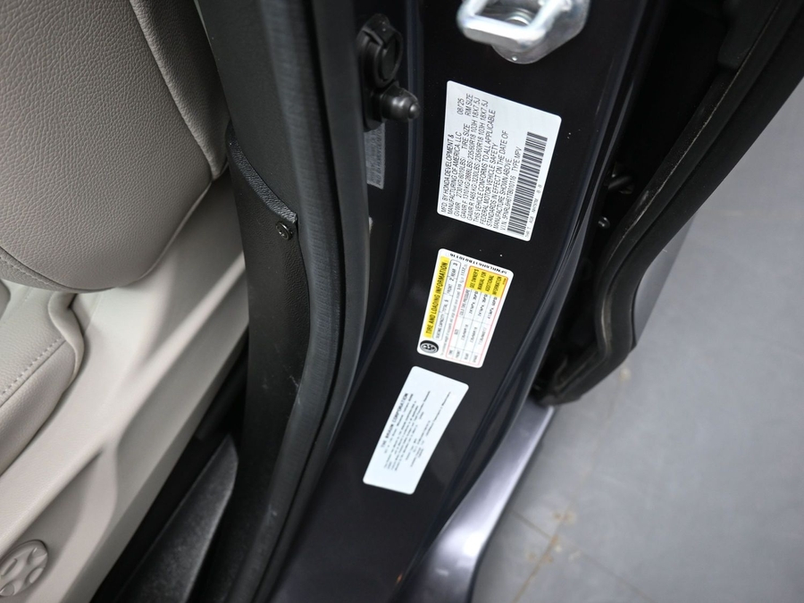 Grey Honda Odyssey image number 16