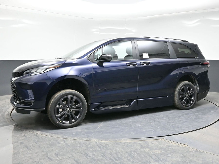 New 2026 Toyota Sienna Hybrid XSE Sport - BraunAbility Side Entry Entry Fold Out Automatic Ramp