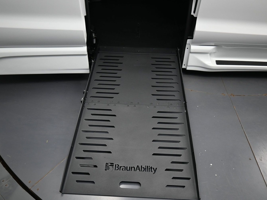 New 2027 Chrysler Pacifica Select Sport - BraunAbility Side Entry Fold Out Automatic Ramp
