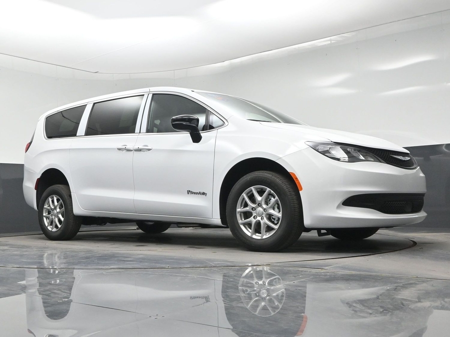 New 2026 Chrysler Voyager LX - BraunAbility Rear Entry Fold Out Manual Ramp