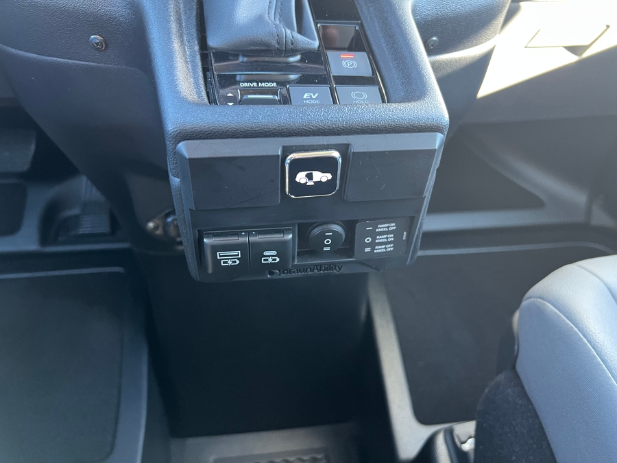 Used 2024 Toyota Sienna Hybrid XLE - BraunAbility Side Entry Entry Fold Out Automatic Ramp