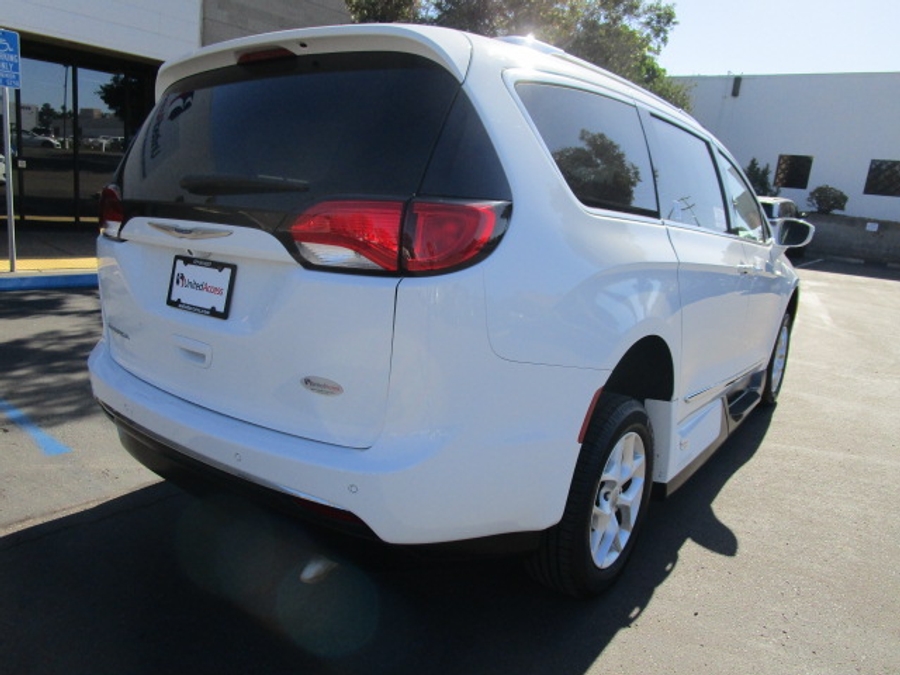 Used 2018 Chrysler Pacifica Touring L - VMI Side Entry Entry In Floor Automatic Ramp