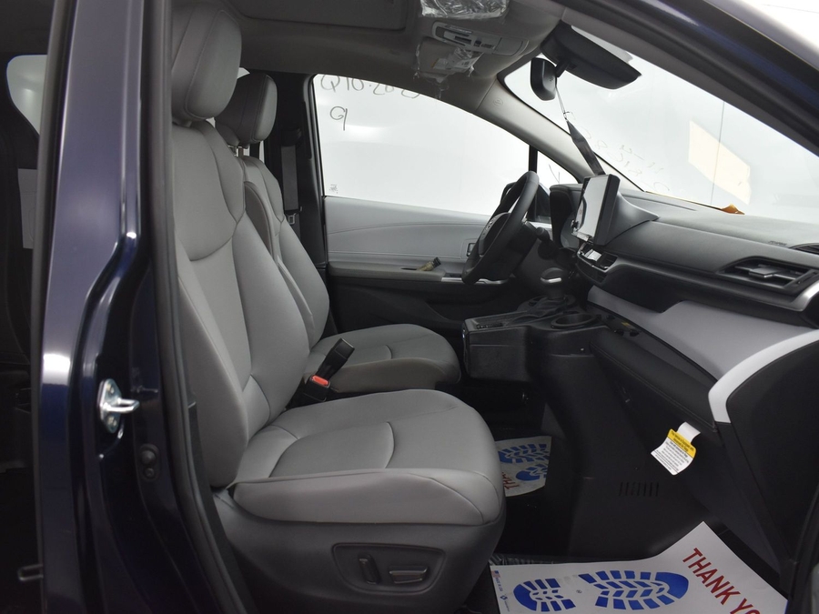New 2025 Toyota Sienna Hybrid XLE Base - BraunAbility Side Entry Entry Fold Out Automatic Ramp