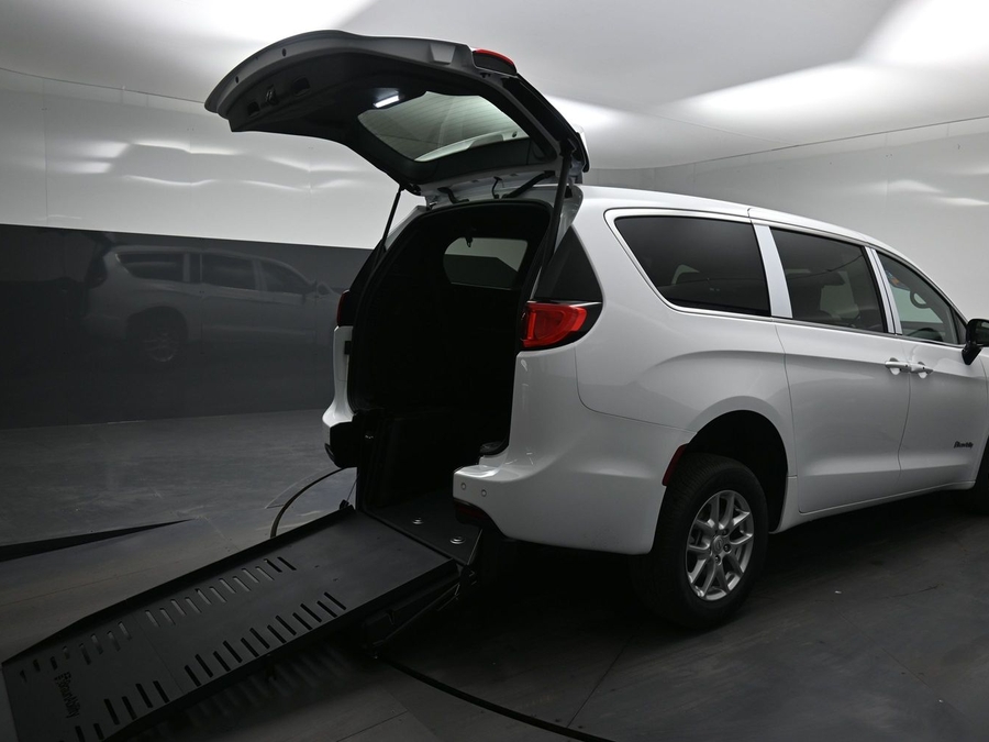 New 2026 Chrysler Voyager LX - BraunAbility Rear Entry Fold Out Manual Ramp