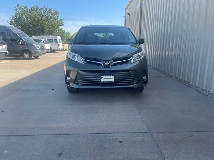 Used 2018 Toyota Sienna XLE - VMI Side Entry In Floor Automatic Ramp