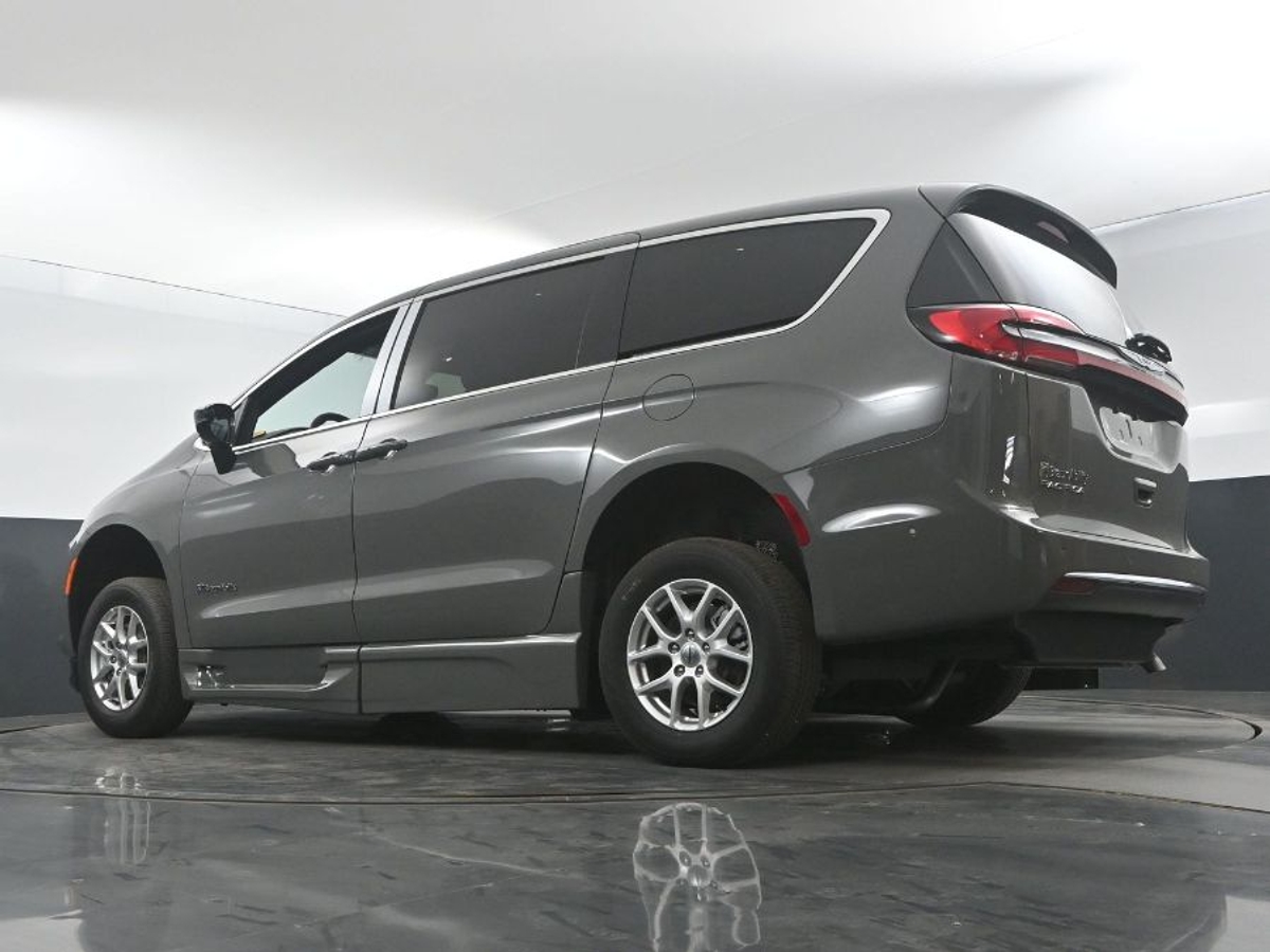2025 CHRYSLER PACIFICA - Image 21