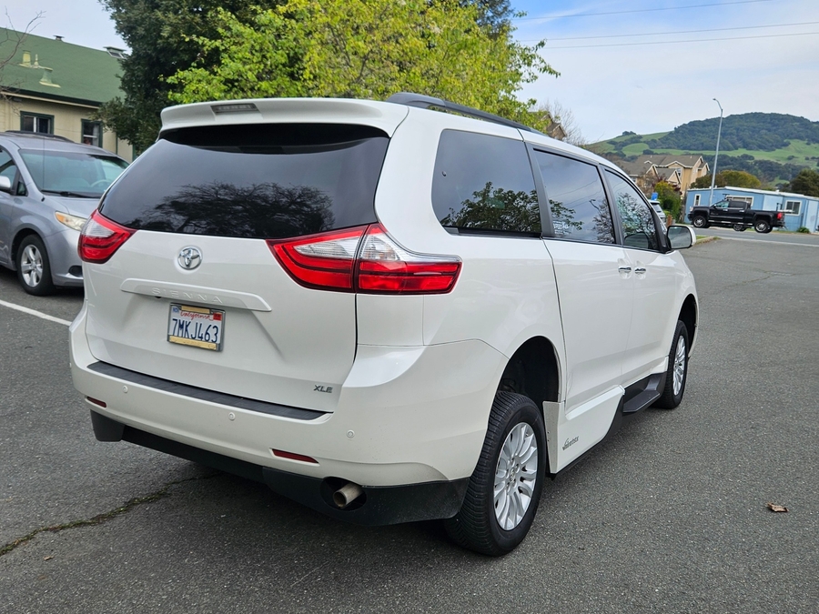 Used 2015 TOYOTA SIENNA XLE - VMI Side Entry Entry In Floor Automatic Ramp