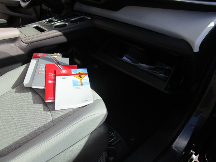 New 2025 Toyota Sienna Hybrid LE - Vantage Mobility Commercial Rear Entry Entry Fold Out Manual Ramp
