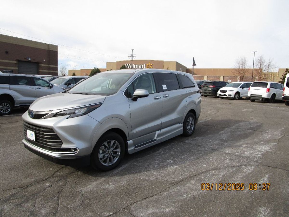 2024 TOYOTA SIENNA - Image 6