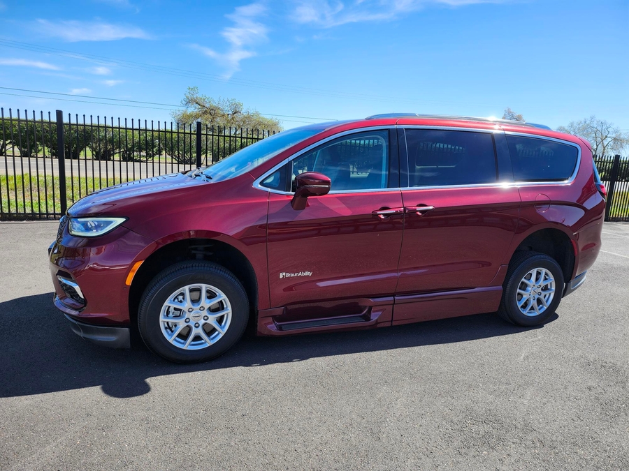 Used 2021 Chrysler Pacifica Touring L - BraunAbility Side Entry Entry In Floor Automatic Ramp
