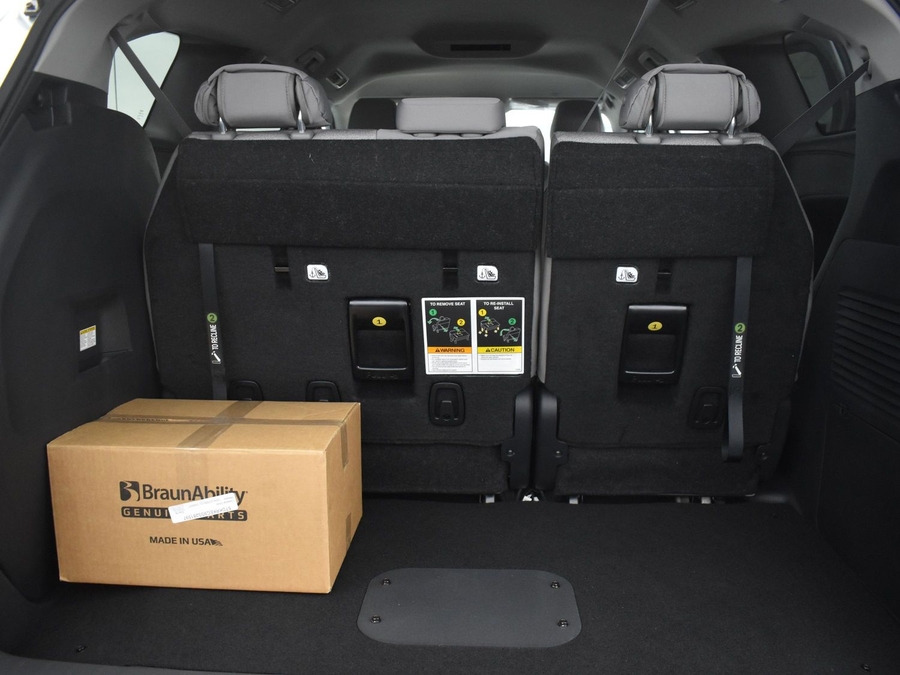 New 2025 Toyota Sienna Hybrid LE - BraunAbility Side Entry Entry Fold Out Automatic Ramp