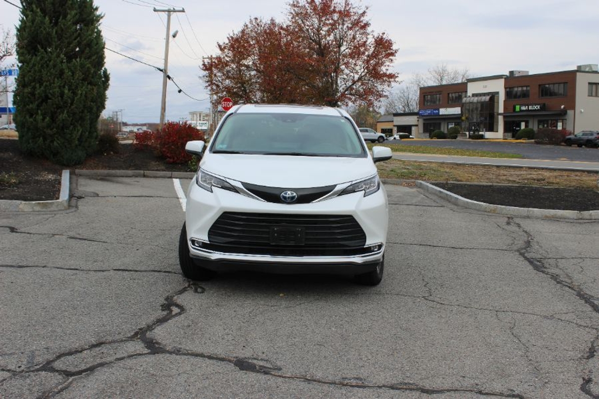 2023 TOYOTA SIENNA - Image 3