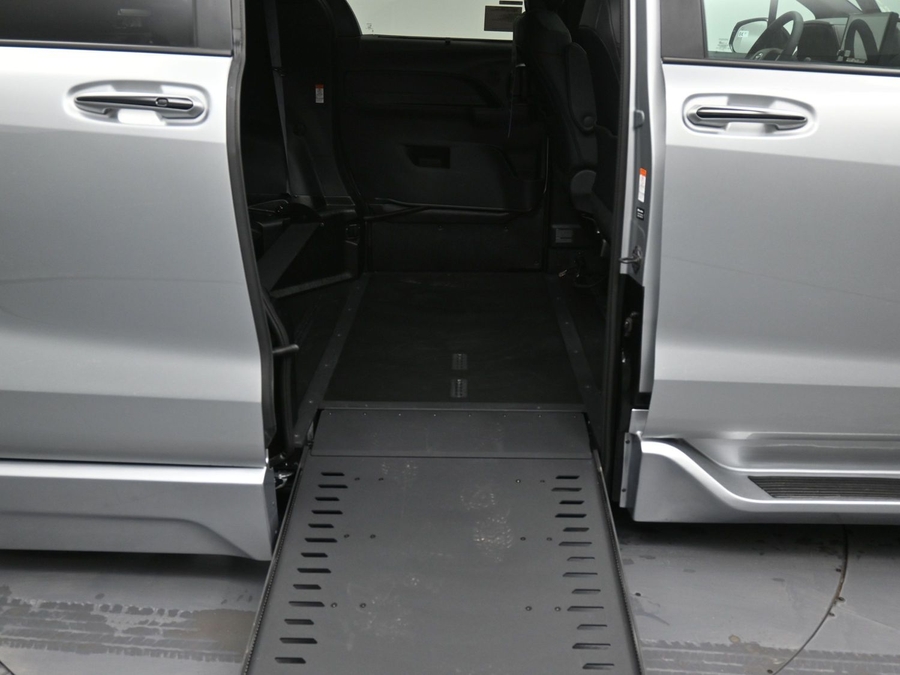 New 2025 Toyota Sienna Hybrid XSE Sport - BraunAbility Side Entry Entry In Floor Automatic Ramp
