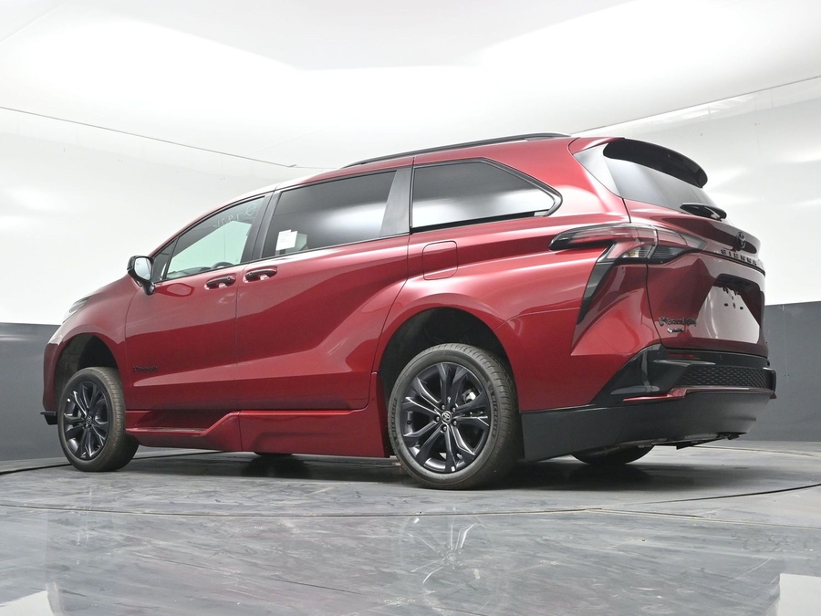 New 2026 Toyota Sienna Hybrid XSE Sport - BraunAbility Side Entry In Floor Automatic Ramp