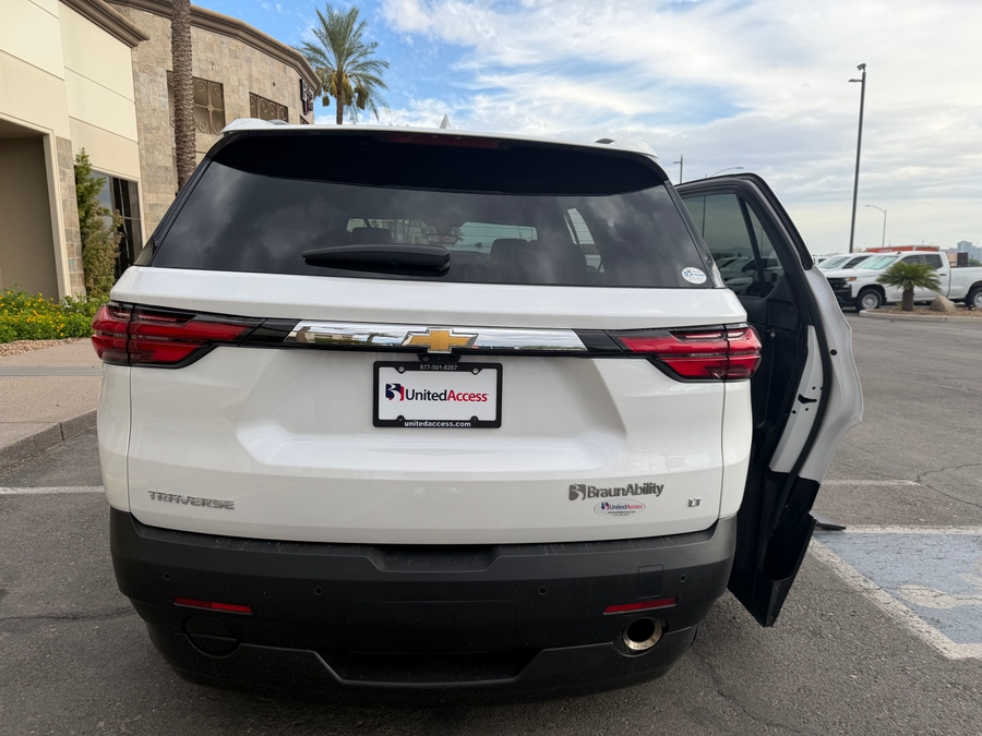 Used 2022 Chevrolet Traverse 3LT - BraunAbility Side Entry In Floor Automatic Ramp