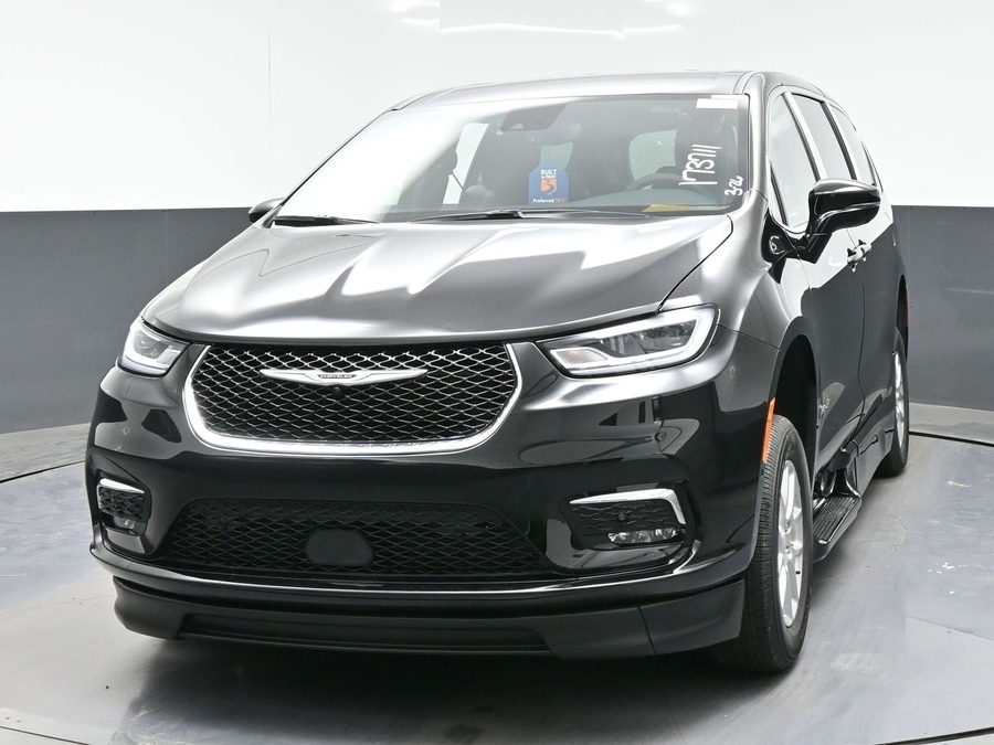 Black Chrysler Pacifica image number 12