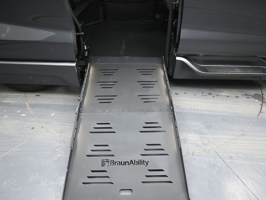New 2025 Toyota Sienna Hybrid XLE Plus - BraunAbility Side Entry Entry Fold Out Automatic Ramp