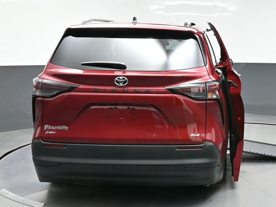 New 2026 Toyota Sienna Hybrid XLE Add - BraunAbility Side Entry Entry In Floor Automatic Ramp